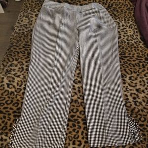 Cropped fitting checkered pants
